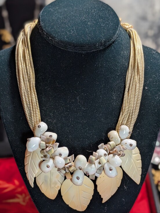 Jewelry - Carved Shell Neck